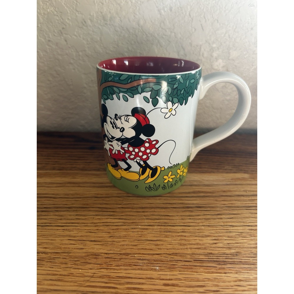 Disney Mickey Minnie Mouse Kissing Coffee Mug‎ Red
